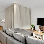 Urbanes City-loft Fuer 4 Mit Parkplatz 아파트 슈베르테