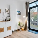 Urbanes City-loft Fuer 4 Mit Parkplatz 아파트