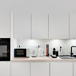Urbanes City-loft Fuer 4 Mit Parkplatz 아파트