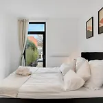Urbanes City-loft Fuer 4 Mit Parkplatz *