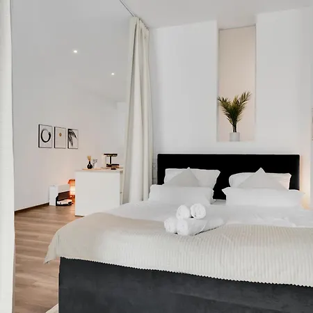 Urbanes City-loft Fuer 4 Mit Parkplatz דירה