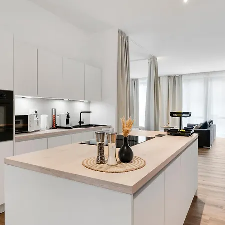 Urbanes City-loft Fuer 4 Mit Parkplatz שוורטה