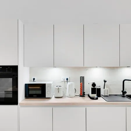 Urbanes City-loft Fuer 4 Mit Parkplatz דירה