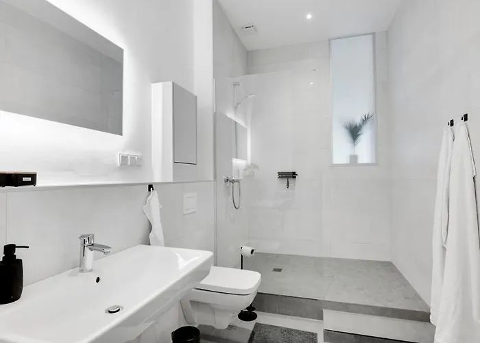 Urbanes City-loft Fuer 4 Mit Parkplatz