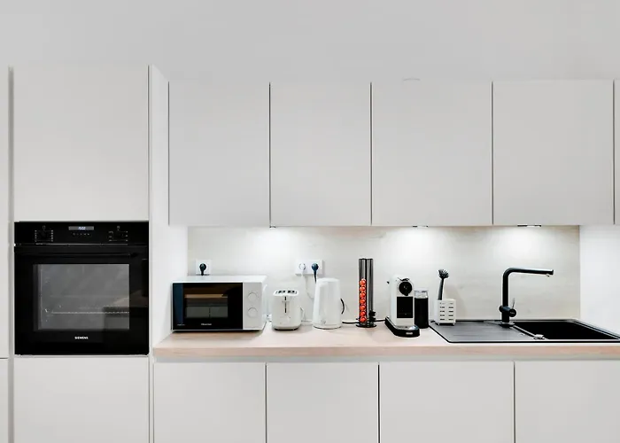 Urbanes City-loft Fuer 4 Mit Parkplatz Appartamento